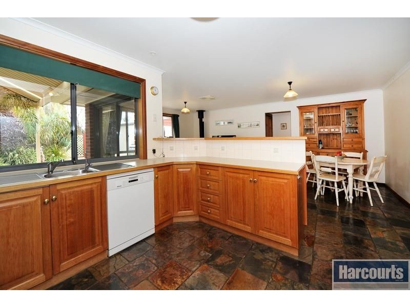 24 Kurnabinna Terrace, Hallett Cove SA 5158