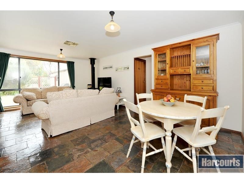 24 Kurnabinna Terrace, Hallett Cove SA 5158
