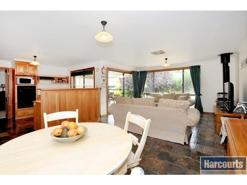 24 Kurnabinna Terrace, Hallett Cove SA 5158