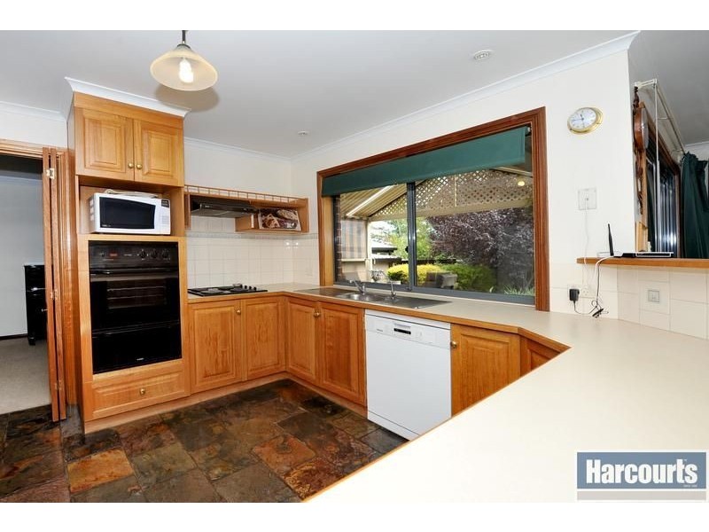 24 Kurnabinna Terrace, Hallett Cove SA 5158
