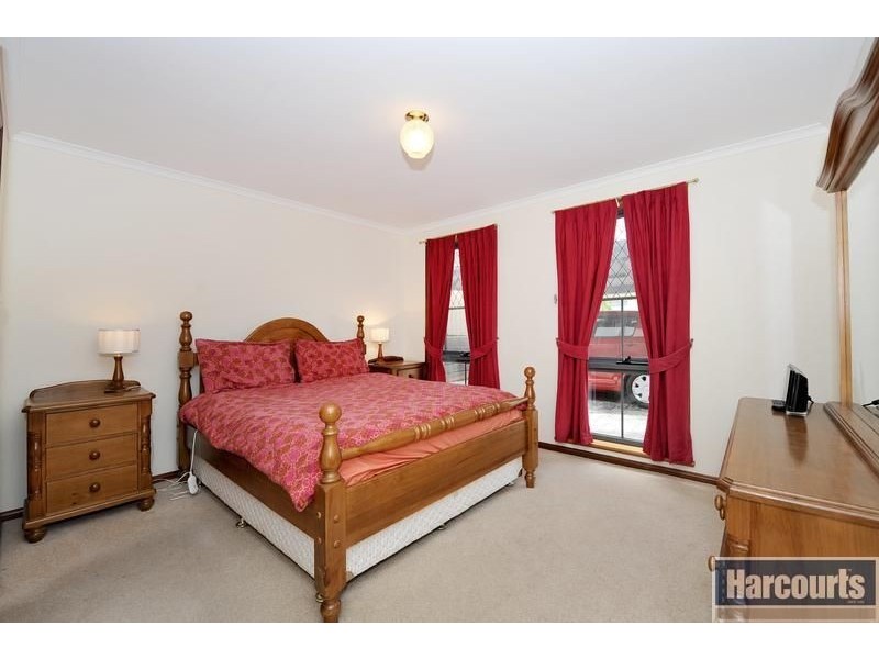 24 Kurnabinna Terrace, Hallett Cove SA 5158
