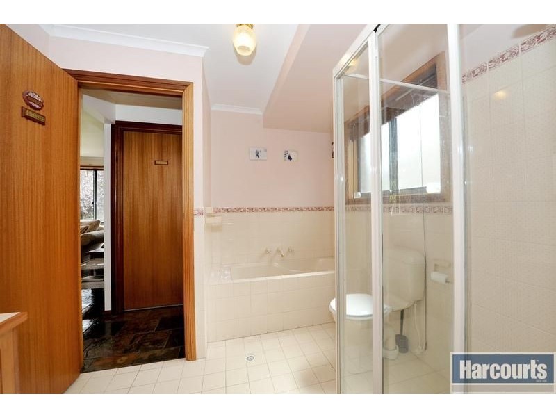 24 Kurnabinna Terrace, Hallett Cove SA 5158