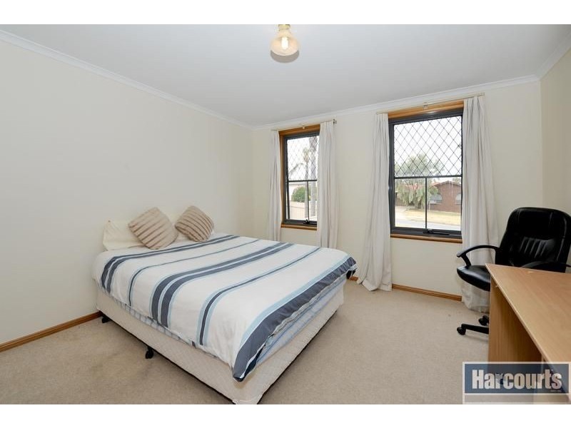 24 Kurnabinna Terrace, Hallett Cove SA 5158