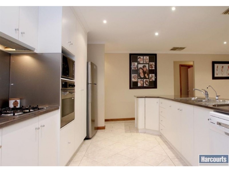 5 Sally Court, Hallett Cove SA 5158