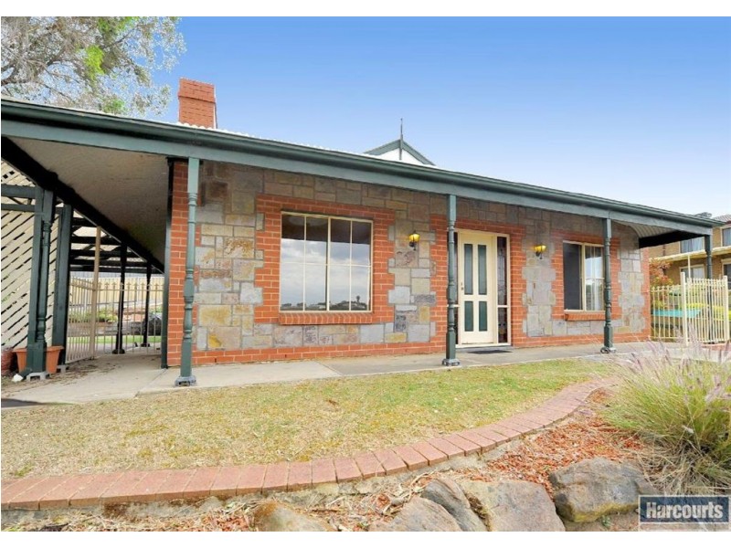 16 Luderitz Close, Hallett Cove SA 5158