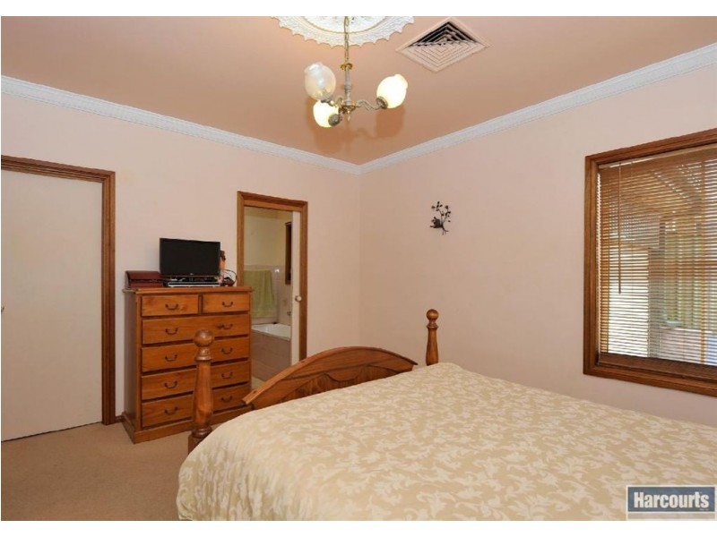 16 Luderitz Close, Hallett Cove SA 5158