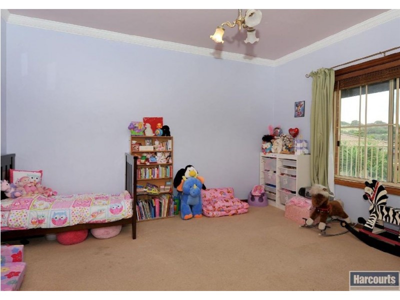 16 Luderitz Close, Hallett Cove SA 5158