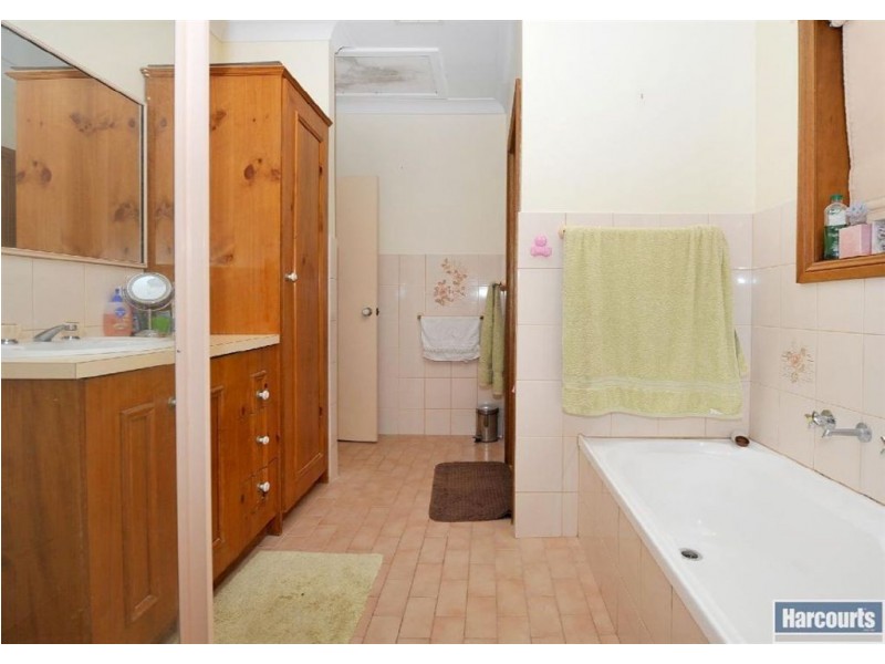 16 Luderitz Close, Hallett Cove SA 5158