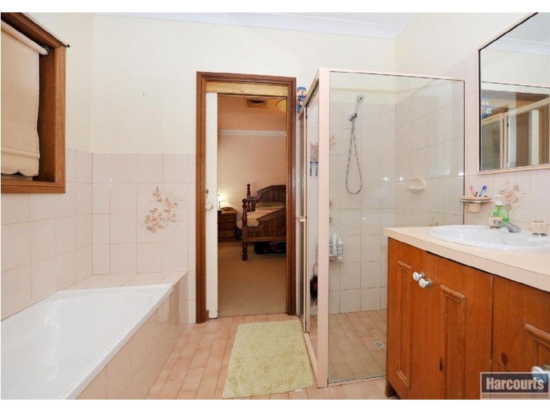 16 Luderitz Close, Hallett Cove SA 5158