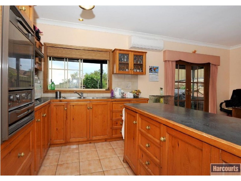 16 Luderitz Close, Hallett Cove SA 5158