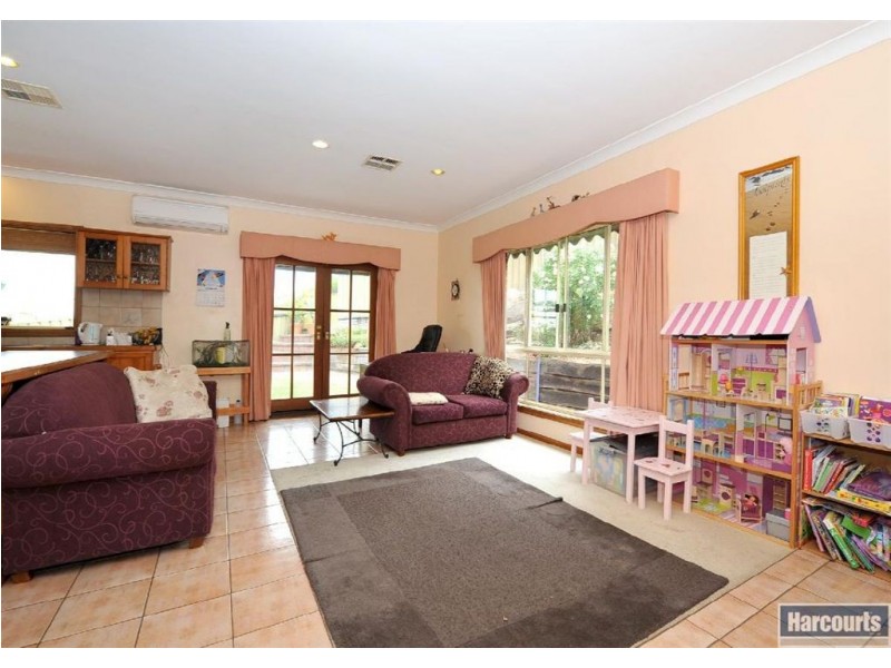 16 Luderitz Close, Hallett Cove SA 5158