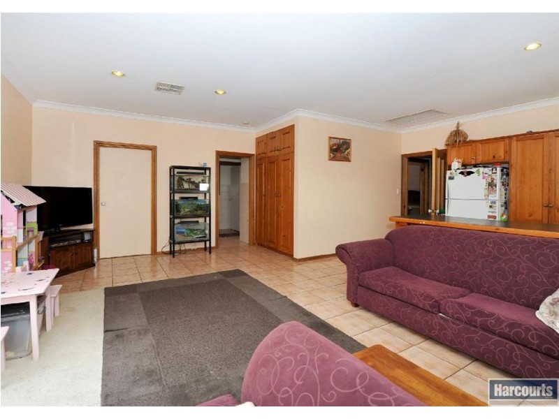 16 Luderitz Close, Hallett Cove SA 5158