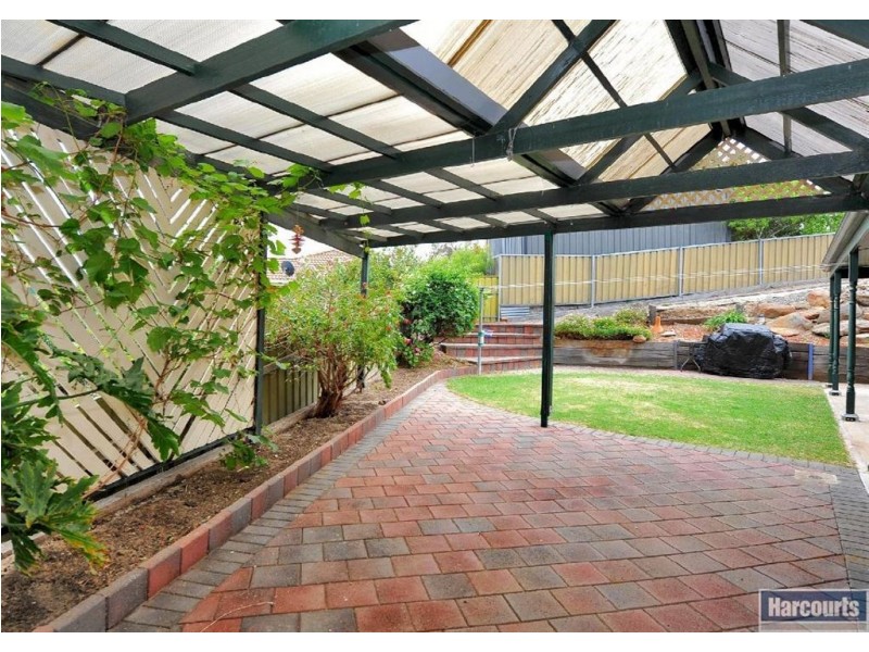 16 Luderitz Close, Hallett Cove SA 5158