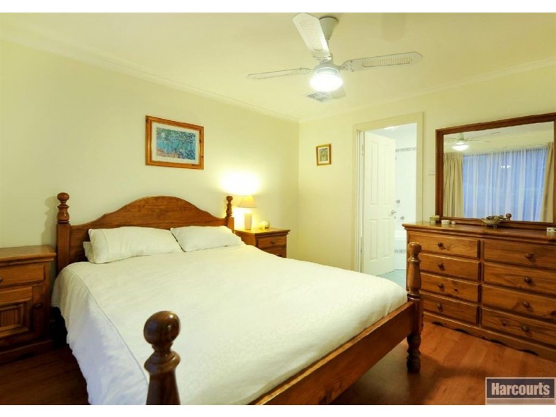 3 Coringle Crescent, Hallett Cove SA 5158