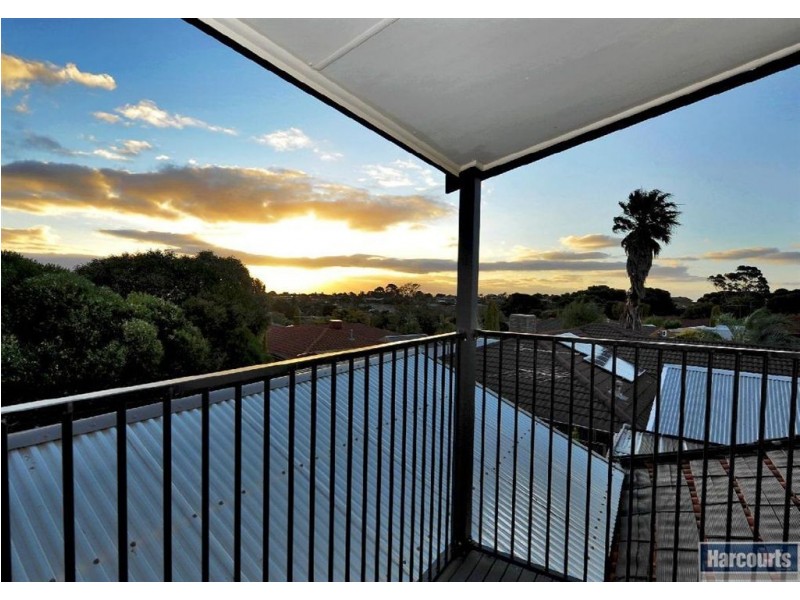 3 Coringle Crescent, Hallett Cove SA 5158