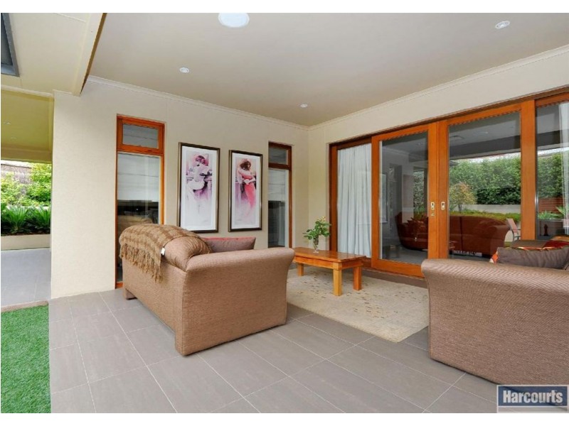 8 Evergreen Parade, Flagstaff Hill SA 5159