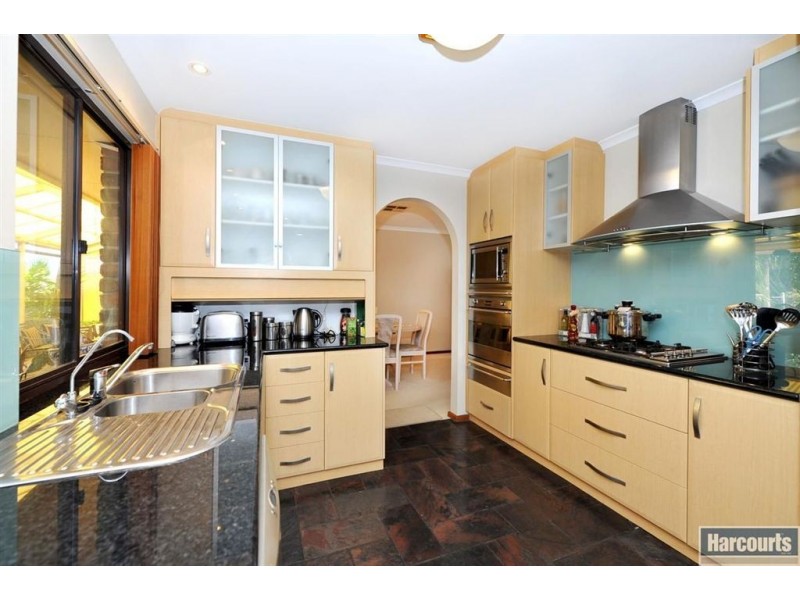 27 Moor Crescent, Hallett Cove SA 5158