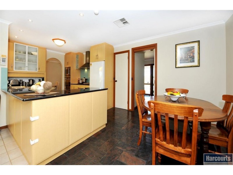 27 Moor Crescent, Hallett Cove SA 5158