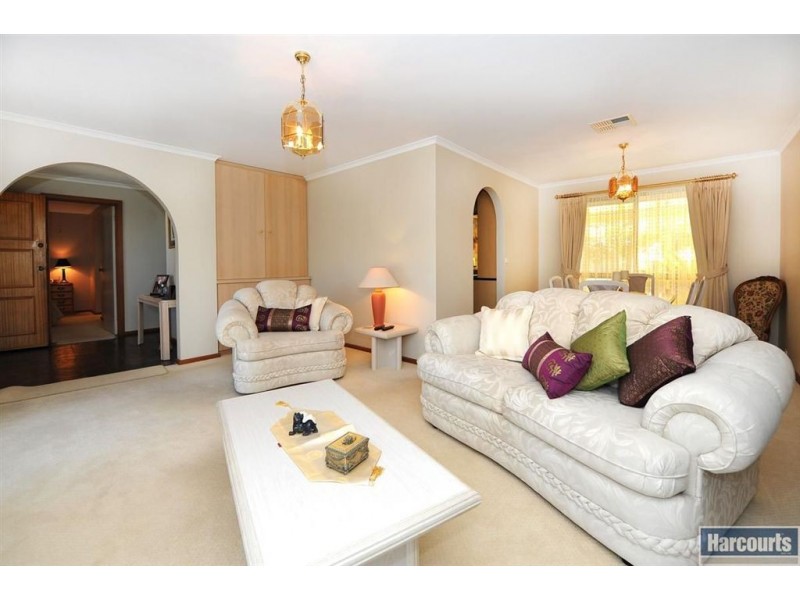 27 Moor Crescent, Hallett Cove SA 5158