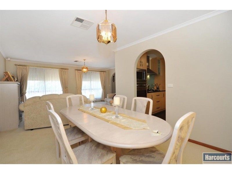 27 Moor Crescent, Hallett Cove SA 5158