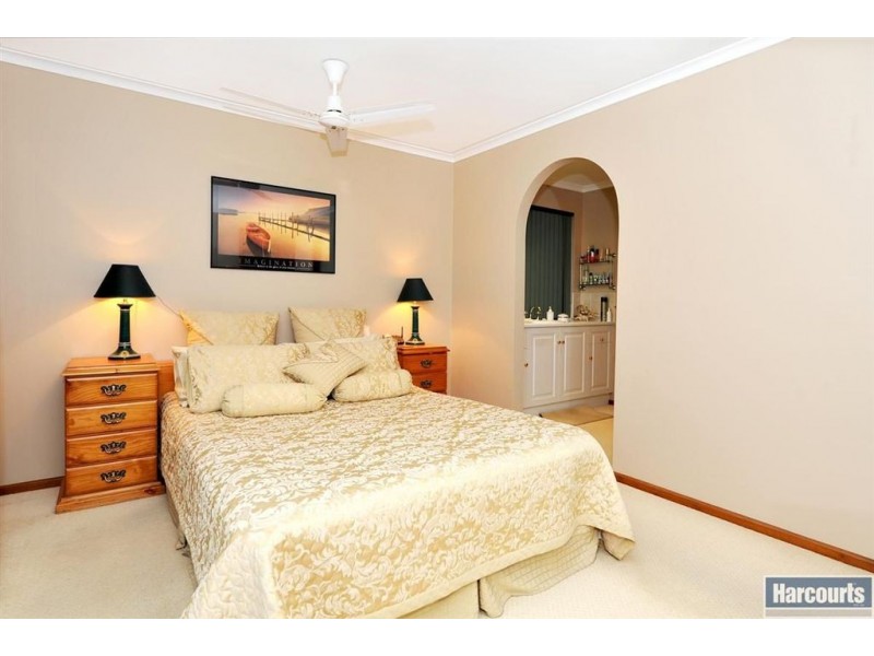 27 Moor Crescent, Hallett Cove SA 5158