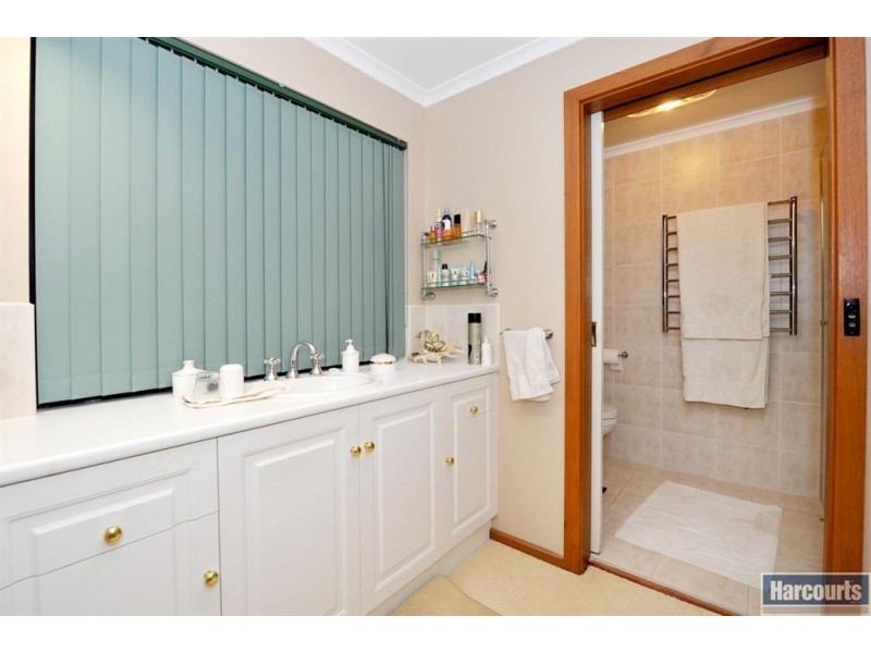 27 Moor Crescent, Hallett Cove SA 5158