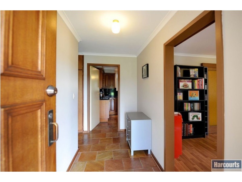 9 Falcon Avenue, Hallett Cove SA 5158