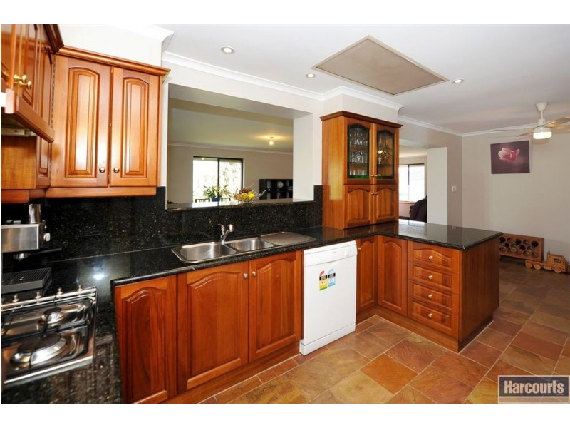 9 Falcon Avenue, Hallett Cove SA 5158