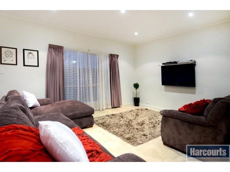 25 Elizabeth Crescent, Hallett Cove SA 5158