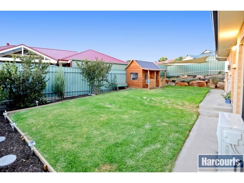 25 Elizabeth Crescent, Hallett Cove SA 5158