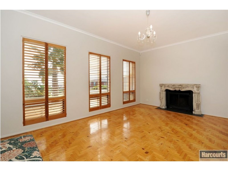 10 Petrel Close, Hallett Cove SA 5158