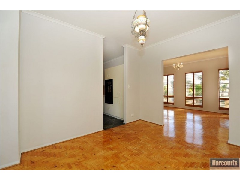 10 Petrel Close, Hallett Cove SA 5158