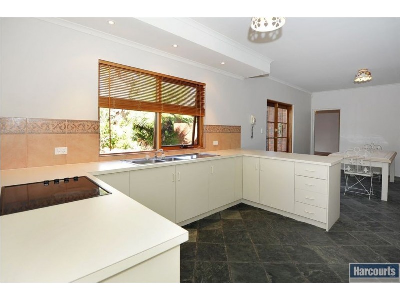 10 Petrel Close, Hallett Cove SA 5158