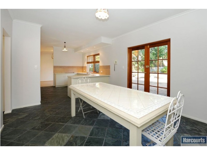 10 Petrel Close, Hallett Cove SA 5158