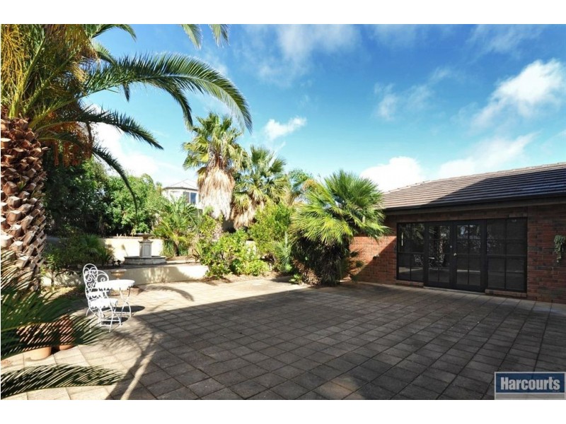 10 Petrel Close, Hallett Cove SA 5158