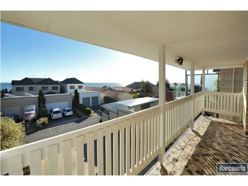 9 Marine Avenue, Hallett Cove SA 5158