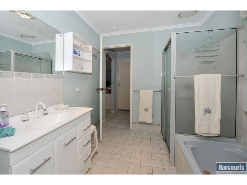 8 Prescott Court, Hallett Cove SA 5158