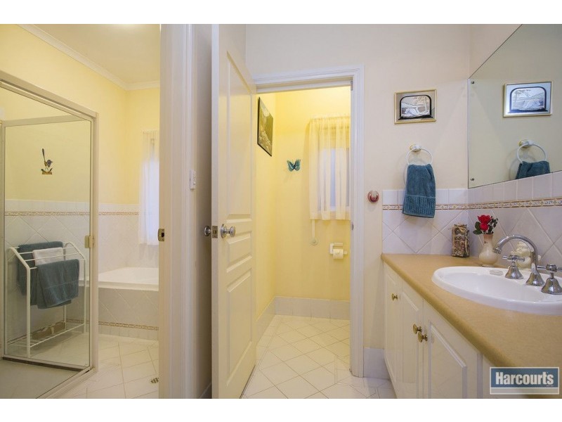 35 Freebairn Drive, Hallett Cove SA 5158