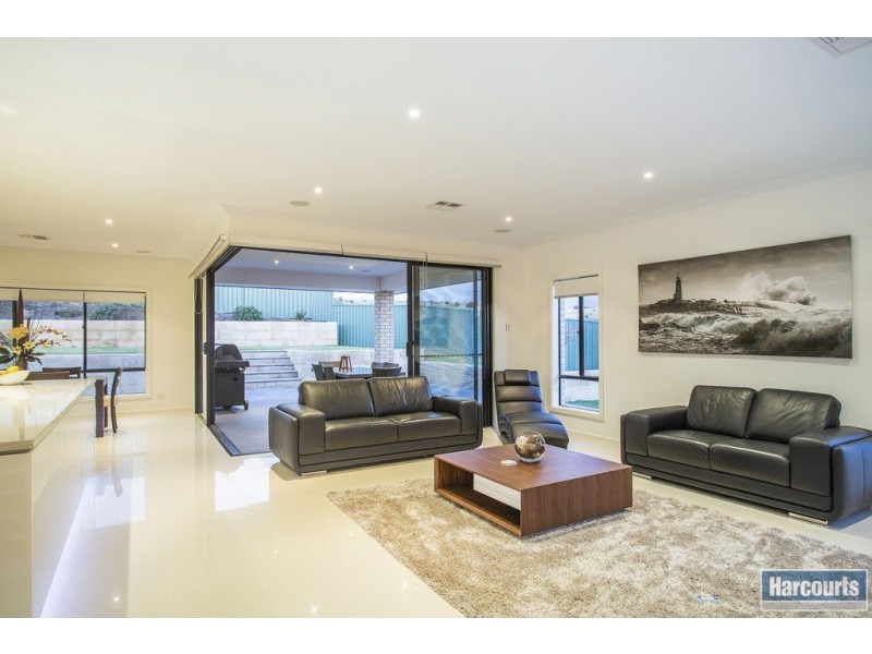 8 Thomas Way, Hallett Cove SA 5158