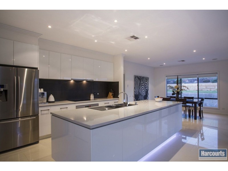 8 Thomas Way, Hallett Cove SA 5158