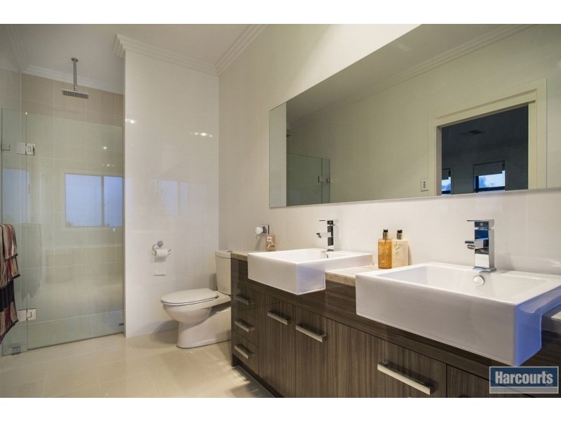8 Thomas Way, Hallett Cove SA 5158