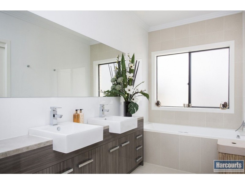 8 Thomas Way, Hallett Cove SA 5158