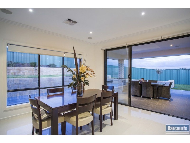 8 Thomas Way, Hallett Cove SA 5158