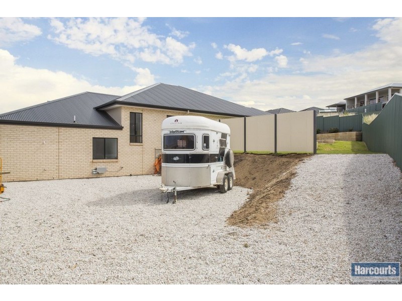 8 Thomas Way, Hallett Cove SA 5158