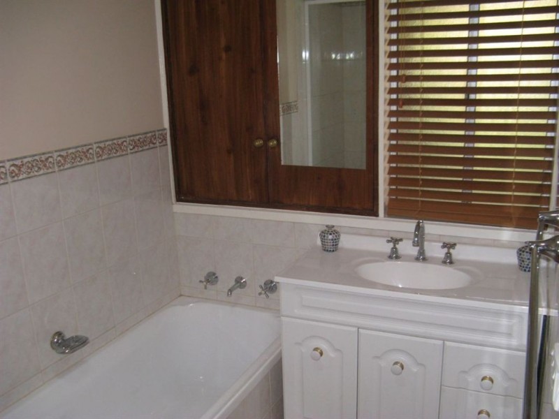 26 Whiteley Drive, Trott Park SA 5158