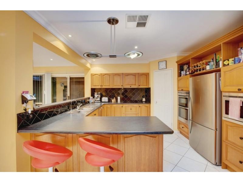 20 Ingleton Drive, Hallett Cove SA 5158