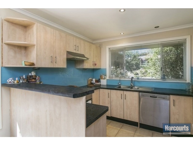 17 Sovereign Street, Hallett Cove SA 5158
