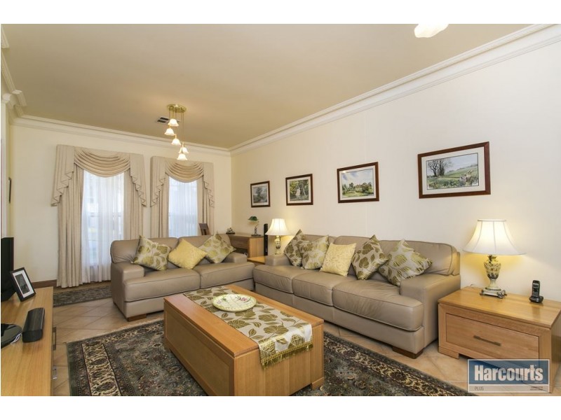 16 Balboa Drive, Hallett Cove SA 5158