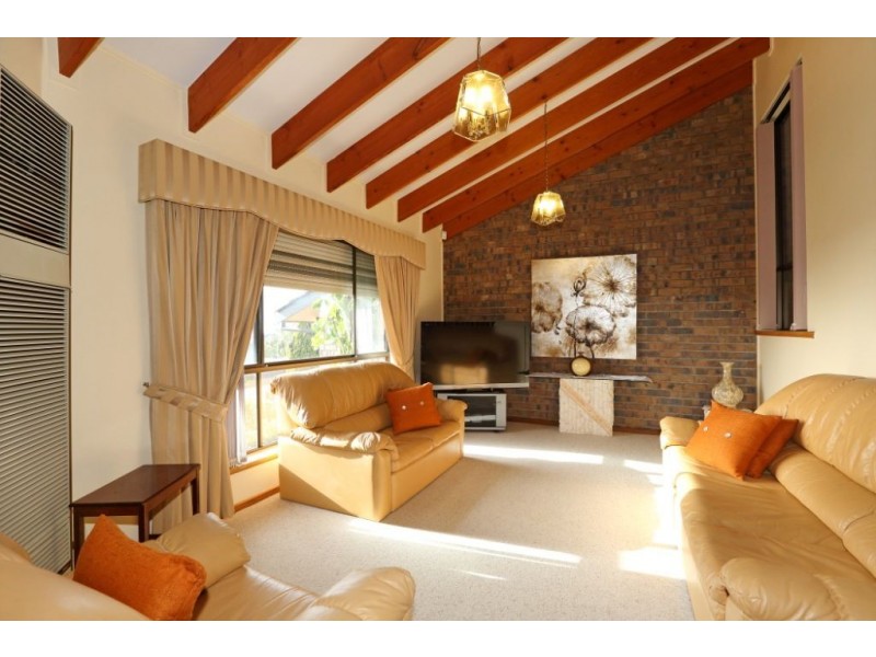 8 Kurrambi Crescent, Hallett Cove SA 5158