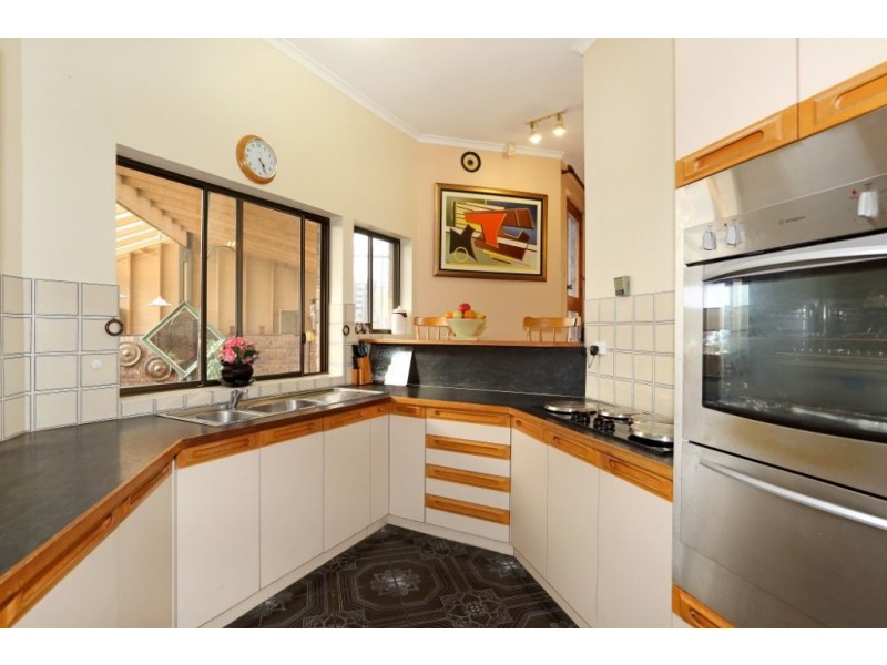 8 Kurrambi Crescent, Hallett Cove SA 5158